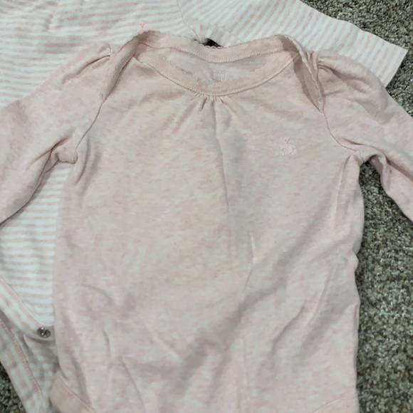 Gap long sleeve body suits - Picture 2 of 5